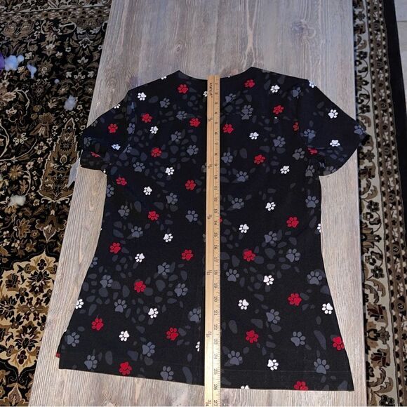 Heart Soul Disney Villains Who Needs You Print Scrub Top - Picture 10 of 15